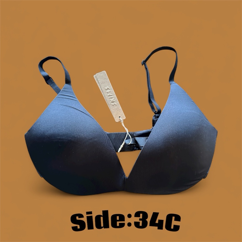SKIMS Black Triangle Bra NWT.   L2